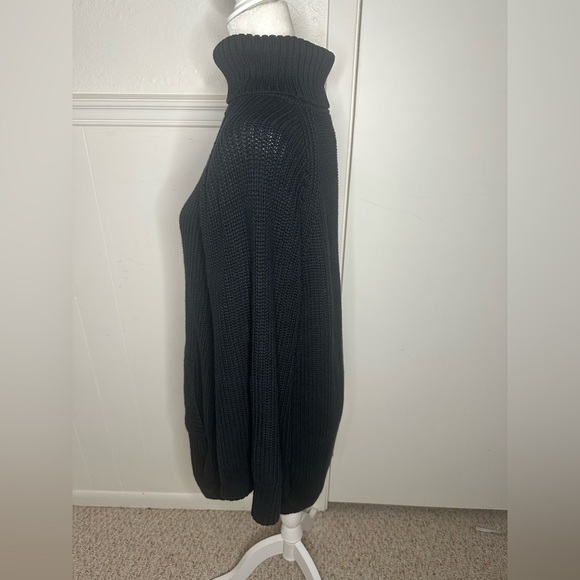 UGG Black Turtleneck Sweater size L - Picture 4 of 9